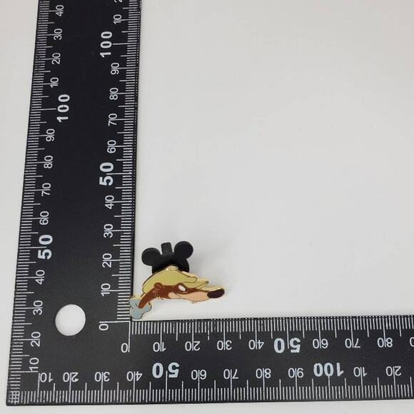 Disney Catalog Evil Weasel LE 1500 Pin RARE Hard to Find - Picture 6 of 6